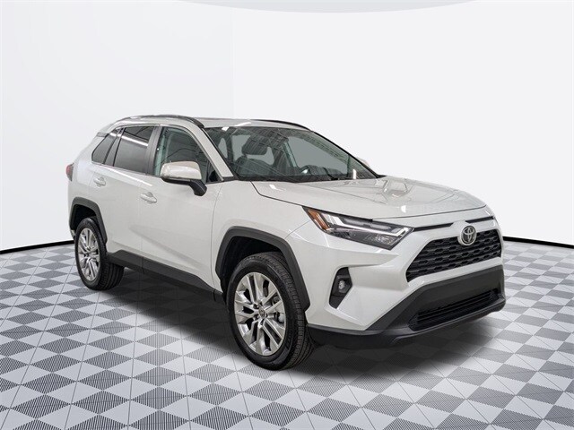 2024 Toyota RAV4 XLE Premium photo 3