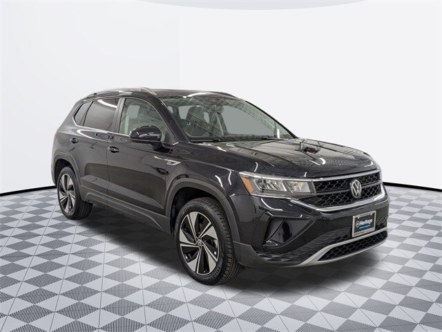 2024 Volkswagen Taos SE photo 2