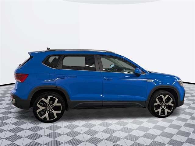 2022 Volkswagen Taos SEL photo 4