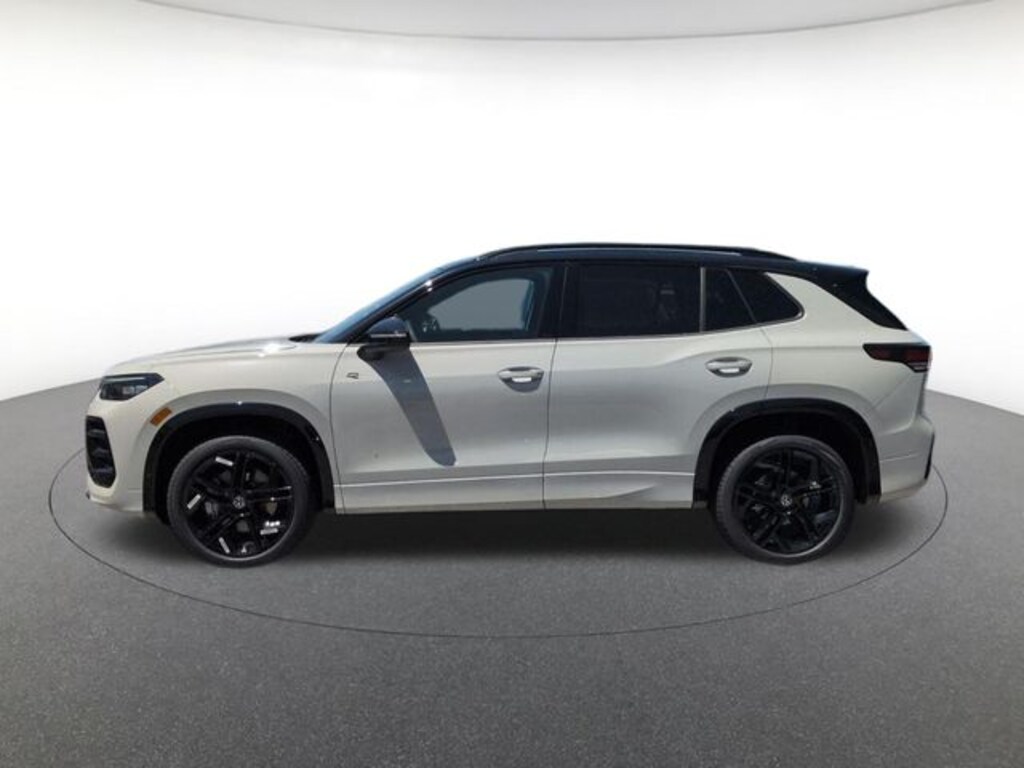 New 2026 Volkswagen Tiguan 2.0T SE R-Line Black SUV