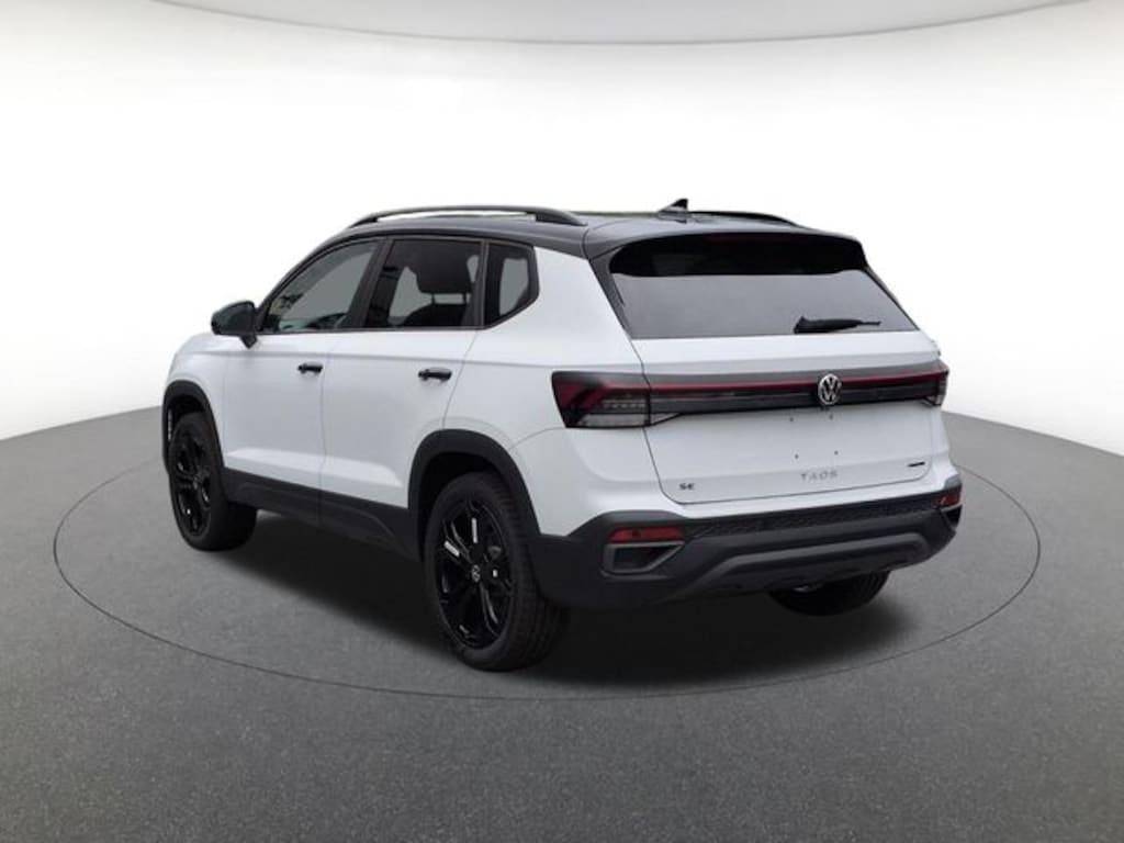New 2026 Volkswagen Taos 1.5T SE Black SUV