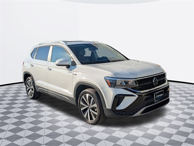 2022 Volkswagen Taos SE photo 3