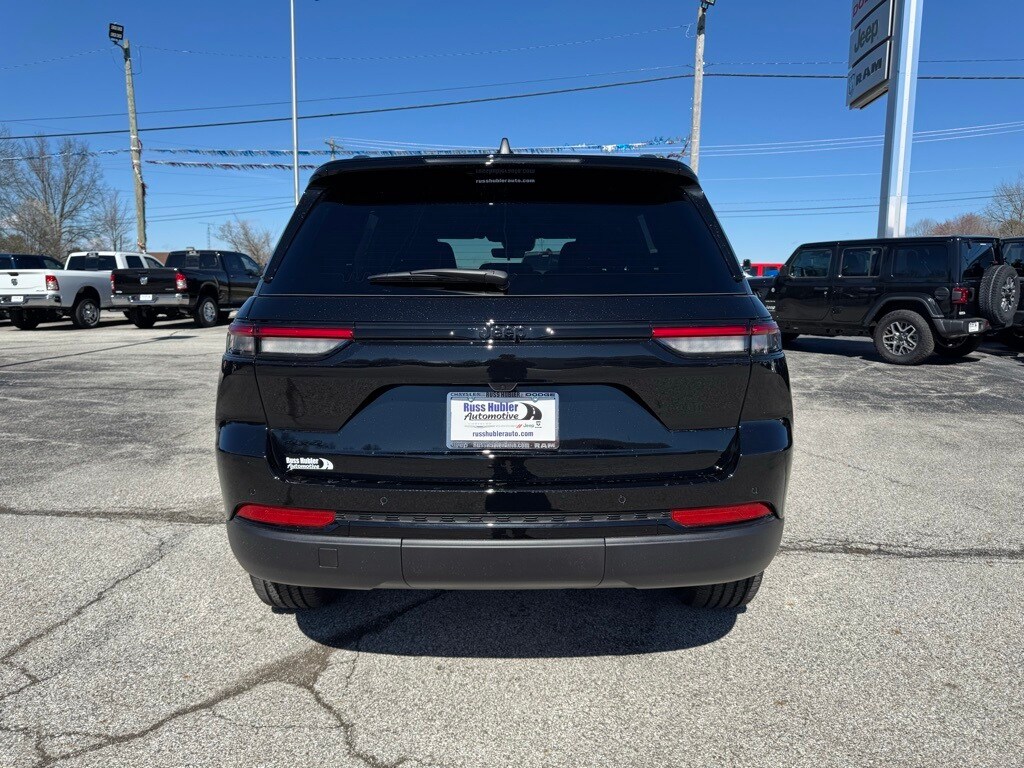 2025 Jeep Grand Cherokee Altitude photo 4