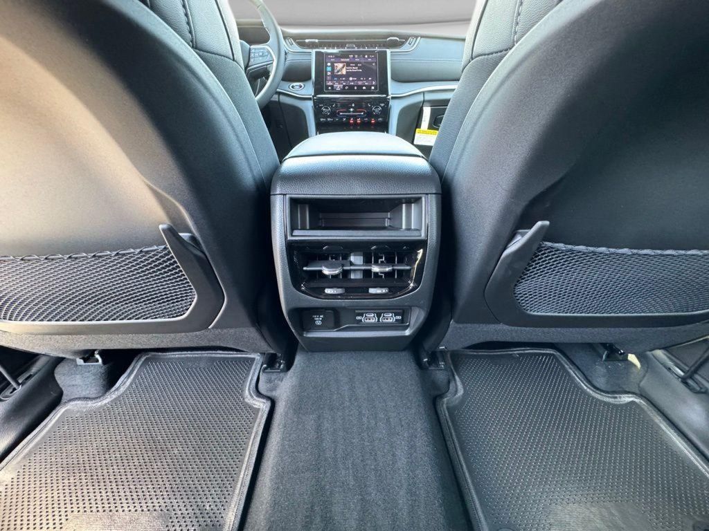 2025 Jeep Grand Cherokee Altitude - Photo 15