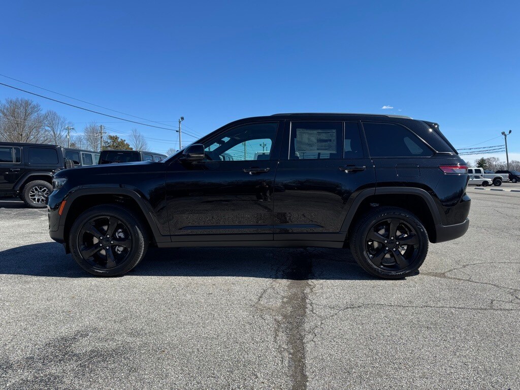 2025 Jeep Grand Cherokee Altitude photo 2