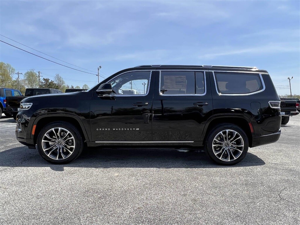 2023 Jeep Grand Wagoneer III photo 2