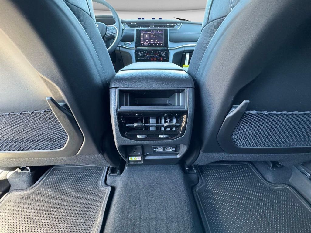 2025 Jeep Grand Cherokee Altitude - Photo 14