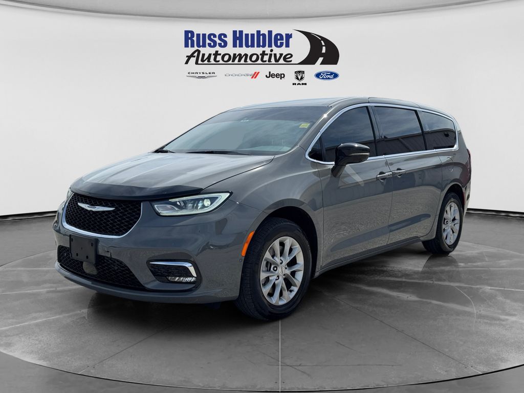 2025 Chrysler Pacifica Select AWD's photo