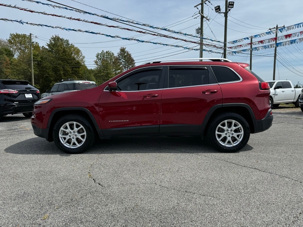 Used 2017 Jeep Cherokee Latitude with VIN 1C4PJMCS5HW665260 for sale in North Vernon, IN