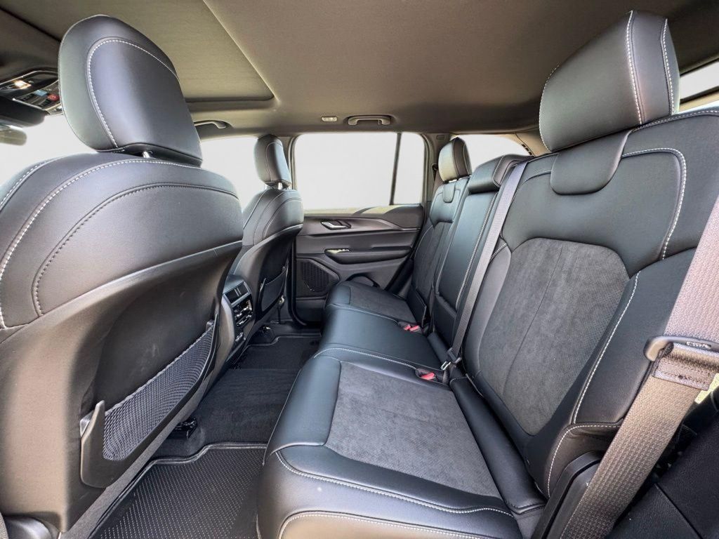 2025 Jeep Grand Cherokee Altitude - Photo 12