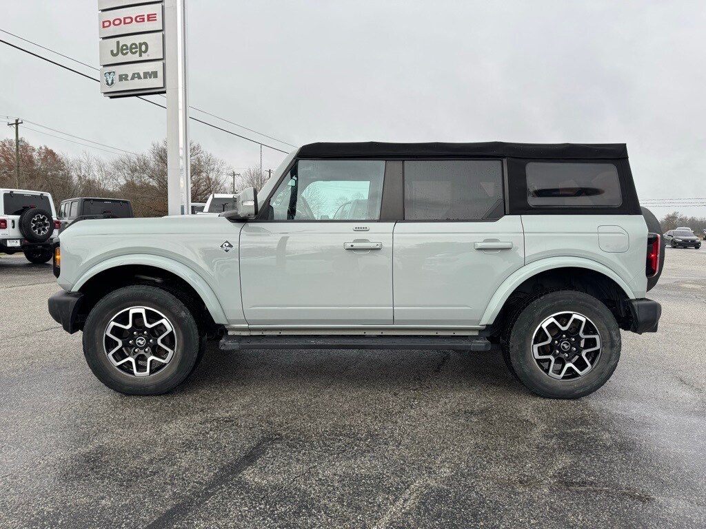 2022 Ford Bronco Outer Banks photo 2