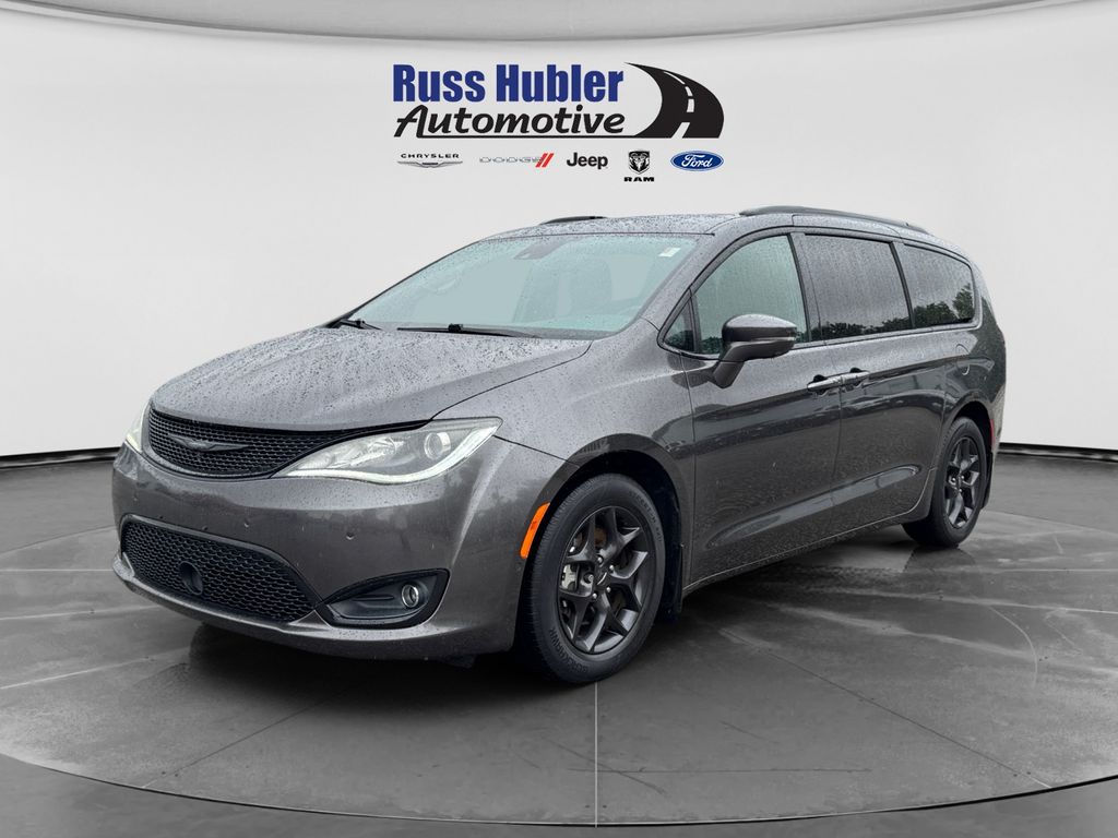 2020 Chrysler Pacifica Limited's photo