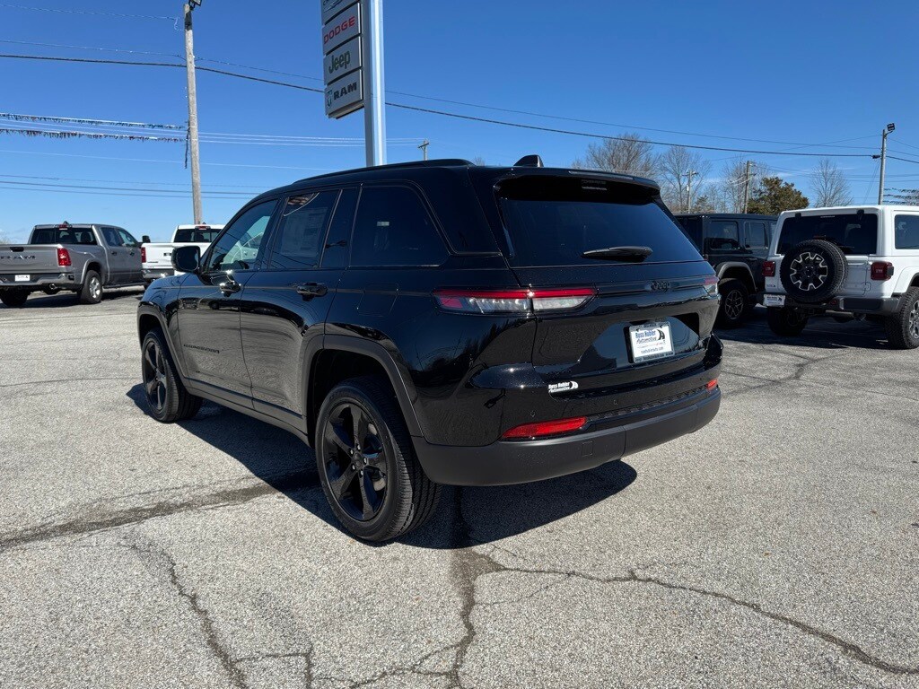 2025 Jeep Grand Cherokee Altitude photo 3