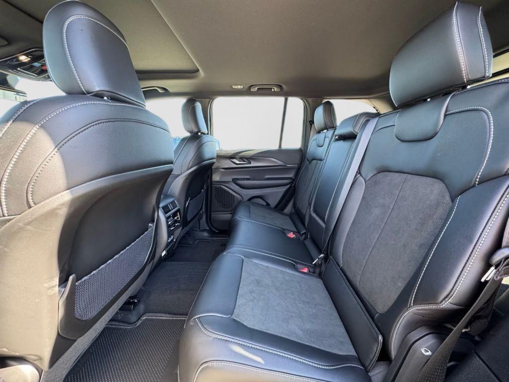 2025 Jeep Grand Cherokee Altitude - Photo 11