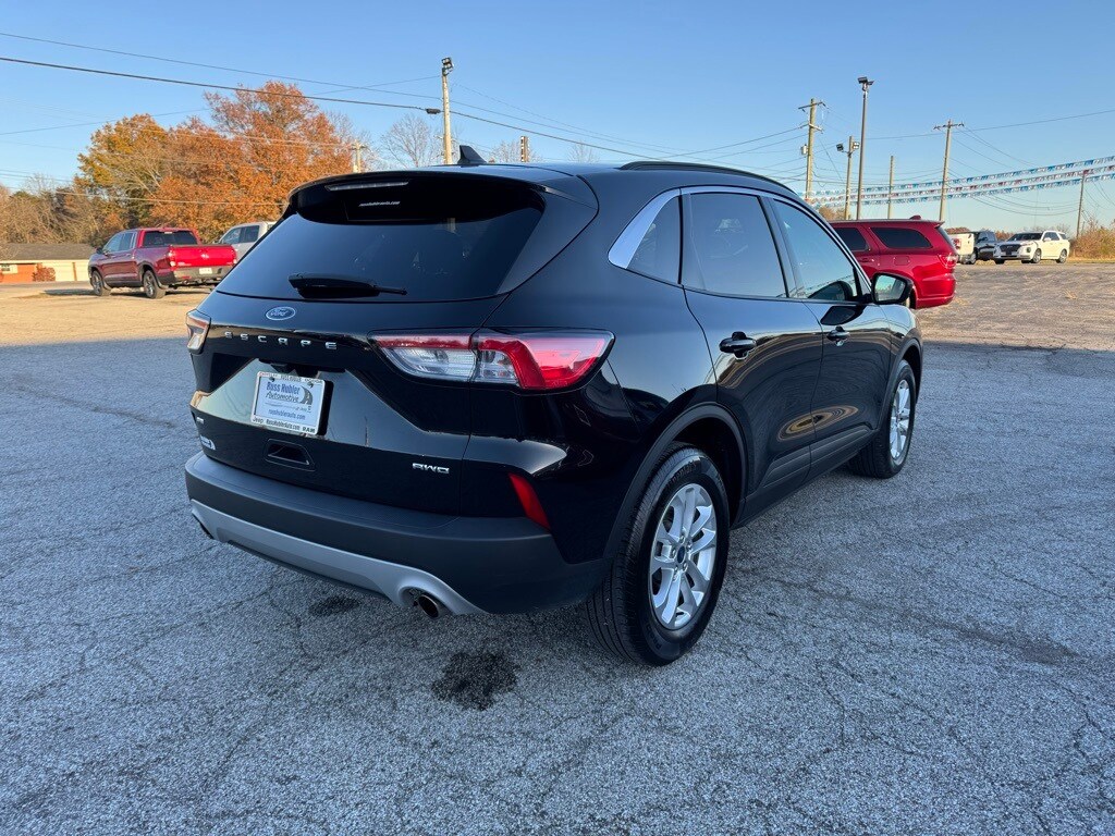 2022 Ford Escape SE photo 3