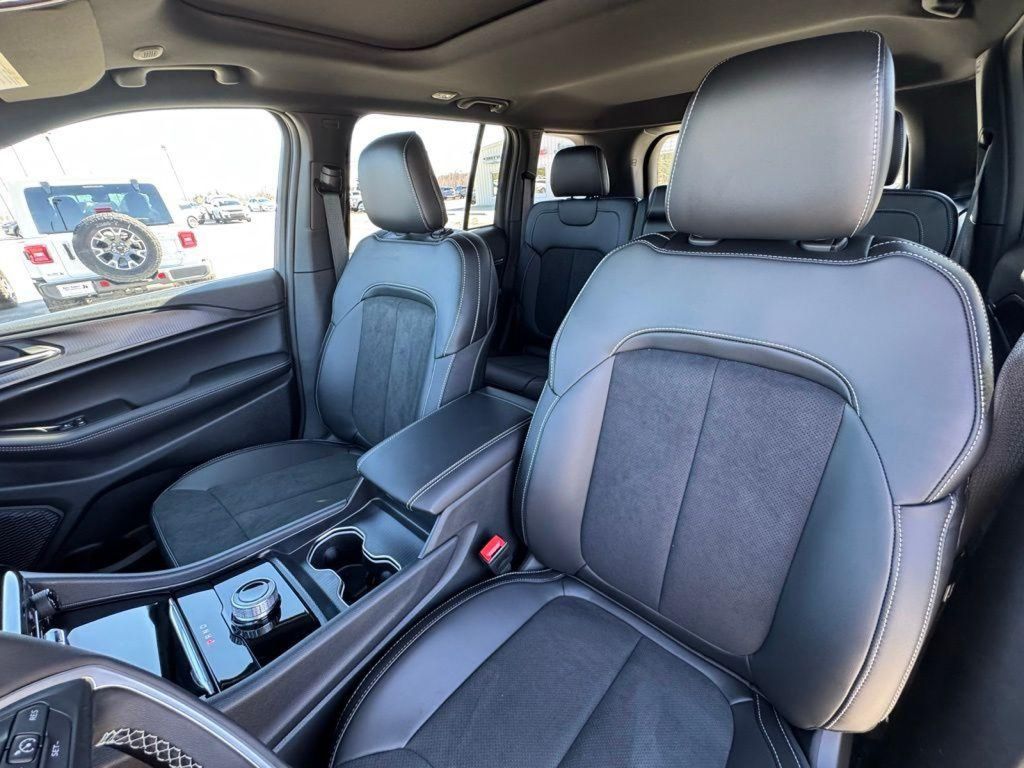 2025 Jeep Grand Cherokee Altitude - Photo 18