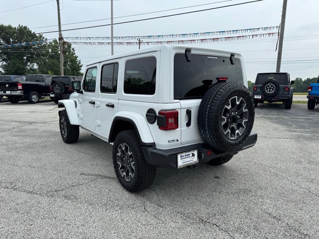 2024 Jeep Wrangler Sahara photo 3