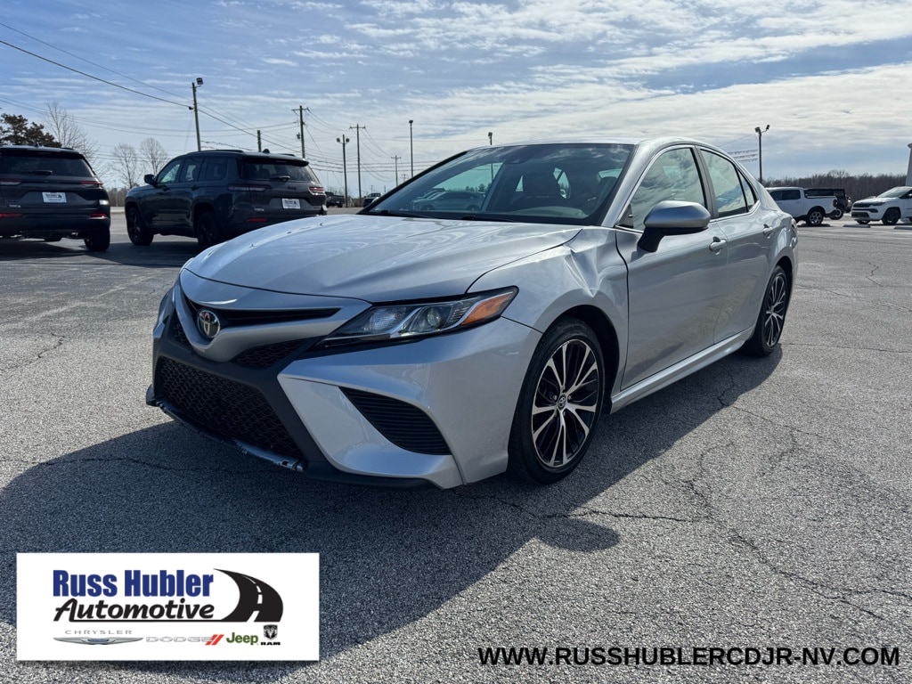 Used 2020 Toyota Camry SE Sedan