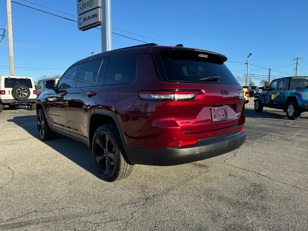 2025 Jeep Grand Cherokee Limited photo 3