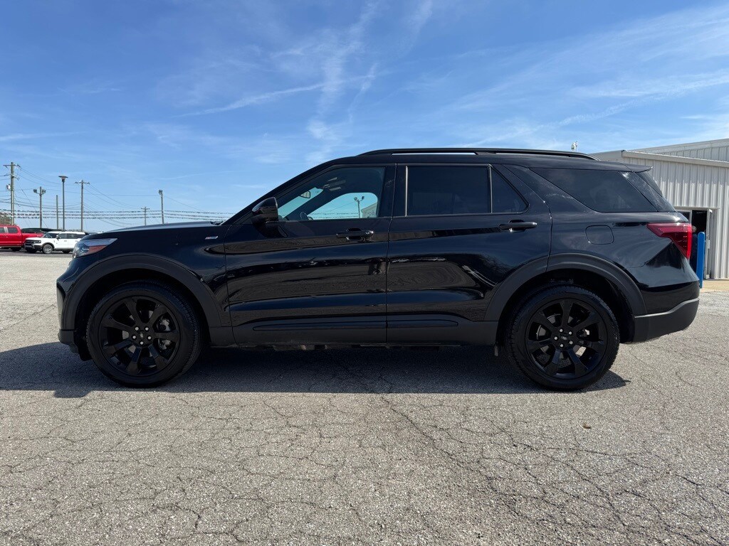 2023 Ford Explorer ST-Line photo 2