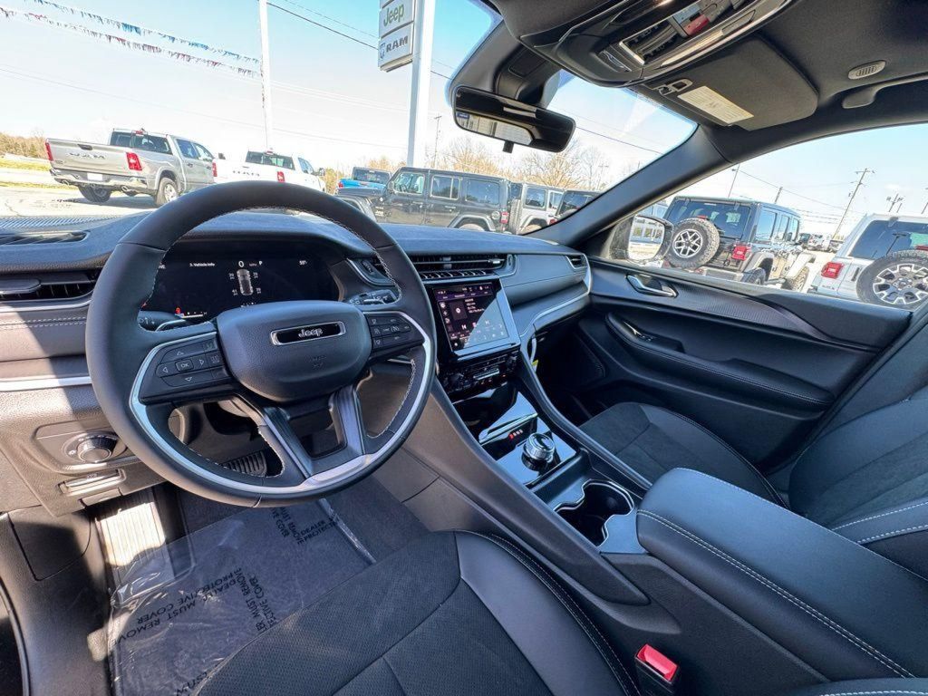 2025 Jeep Grand Cherokee Altitude - Photo 20
