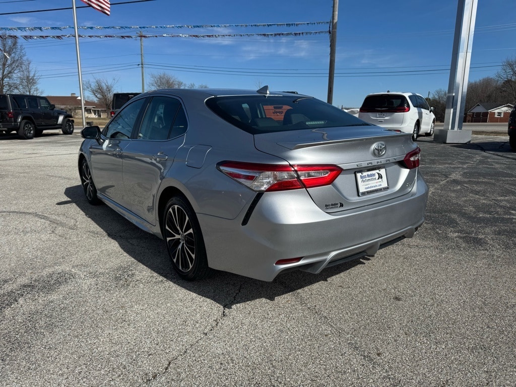 Used 2020 Toyota Camry SE Sedan