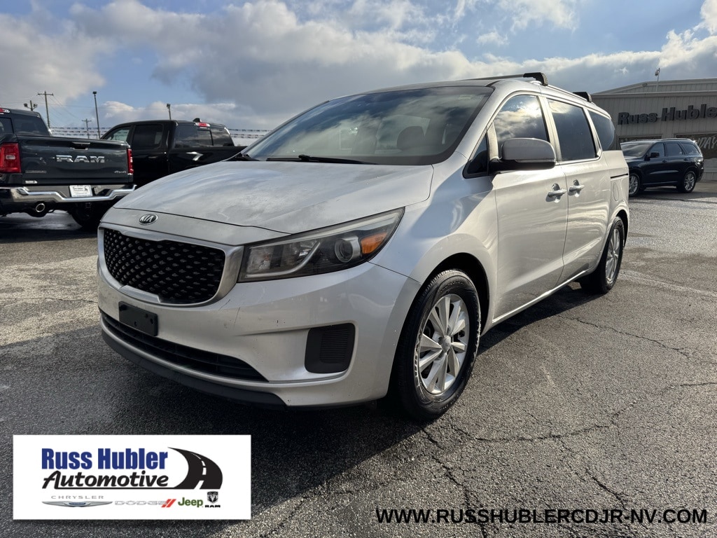2016 Kia Sedona LX's photo