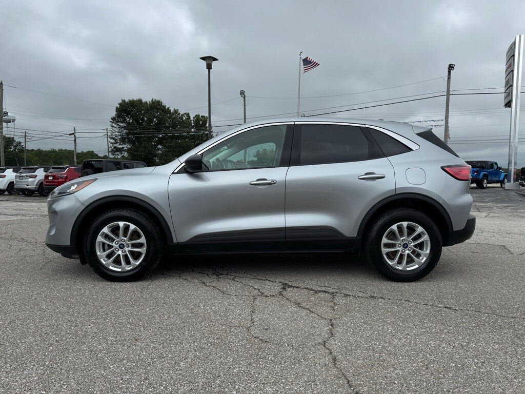2022 Ford Escape SE photo 2