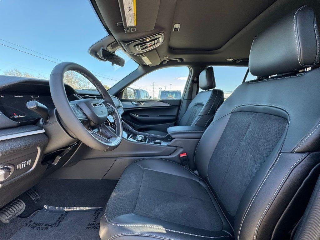 2025 Jeep Grand Cherokee Altitude - Photo 17