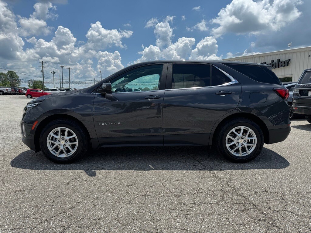 2022 Chevrolet Equinox LT photo 2