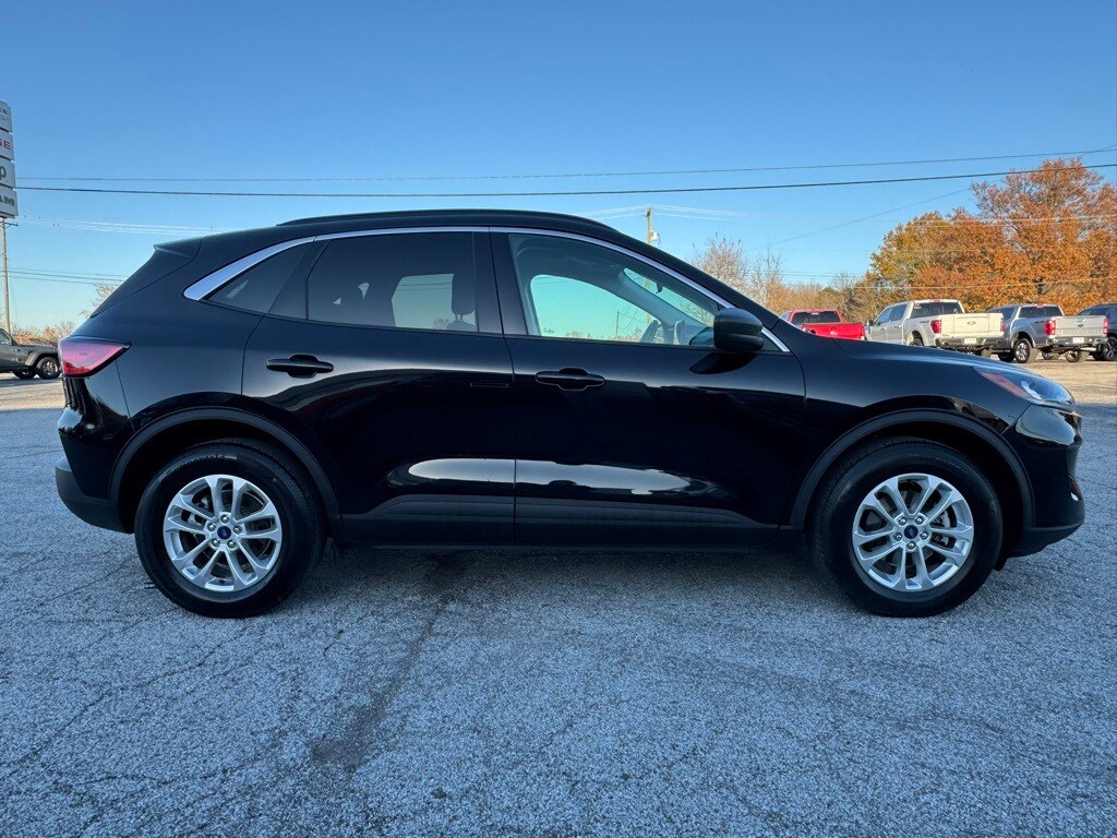 2022 Ford Escape SE photo 2