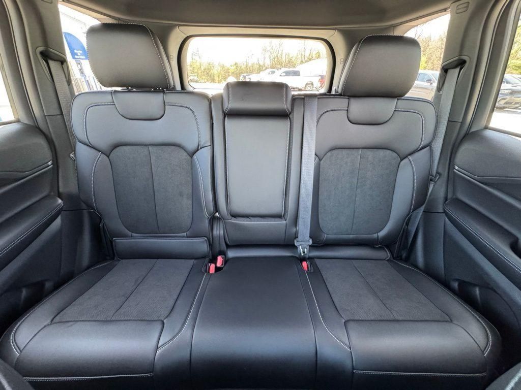 2025 Jeep Grand Cherokee Altitude - Photo 16