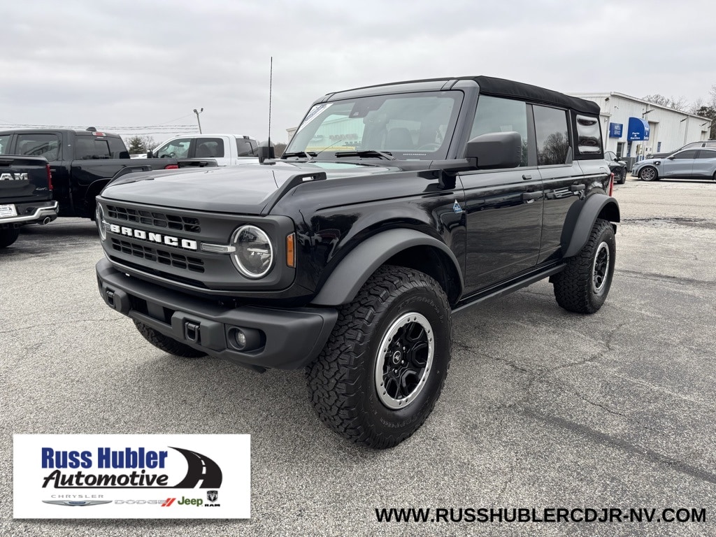 2023 Ford Bronco 4-Door Black Diamond's photo