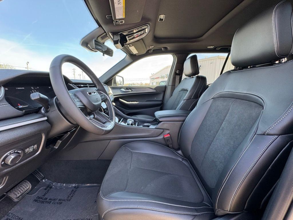 2025 Jeep Grand Cherokee Altitude - Photo 17