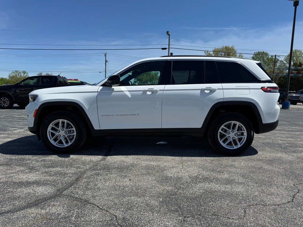 2025 Jeep Grand Cherokee Laredo photo 2