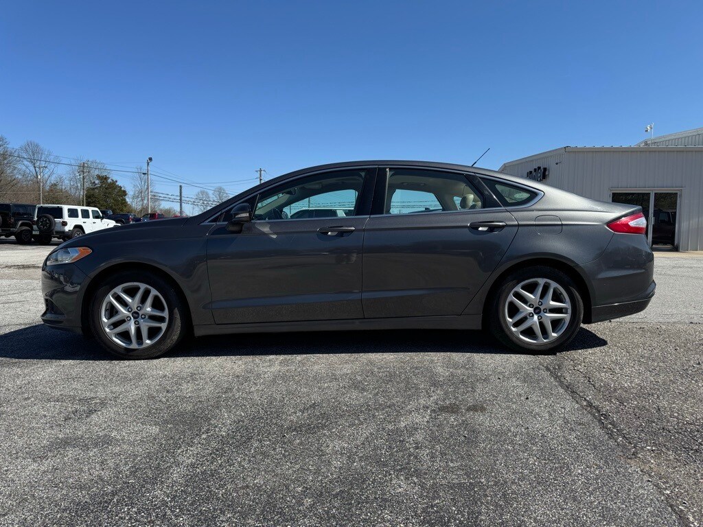 Used 2016 Ford Fusion SE with VIN 1FA6P0HDXG5111512 for sale in North Vernon, IN
