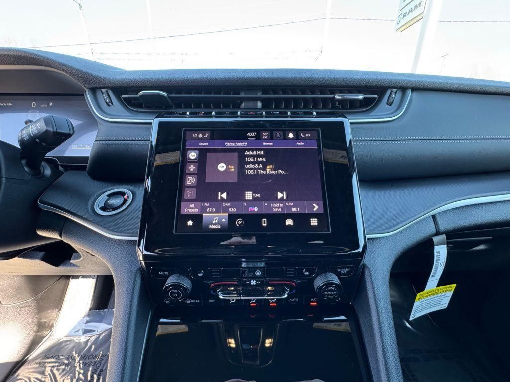 2025 Jeep Grand Cherokee Altitude - Photo 28