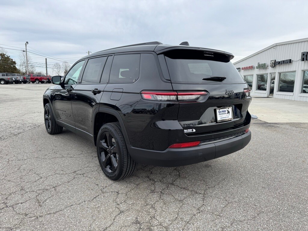2025 Jeep Grand Cherokee Altitude photo 3