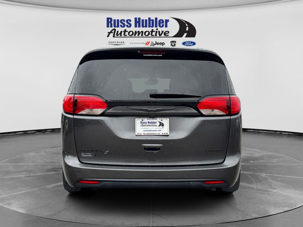 2020 Chrysler Pacifica Limited's photo