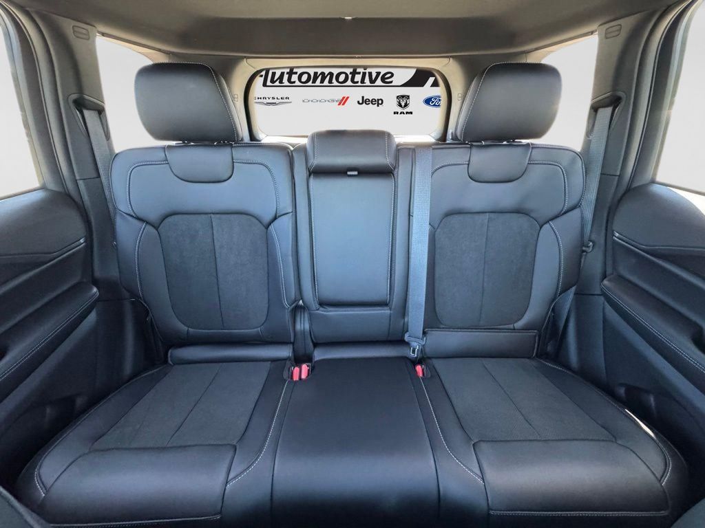 2025 Jeep Grand Cherokee Altitude - Photo 15