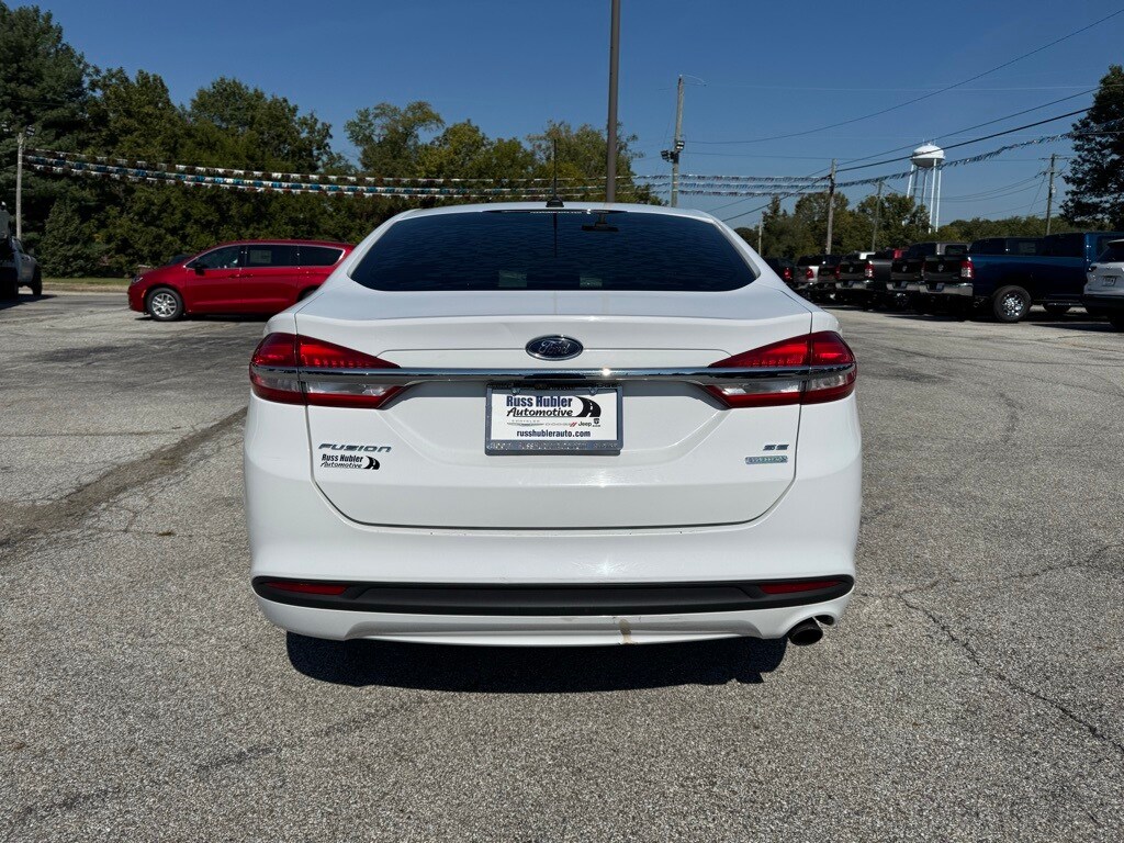 2018 Ford Fusion SE photo 3