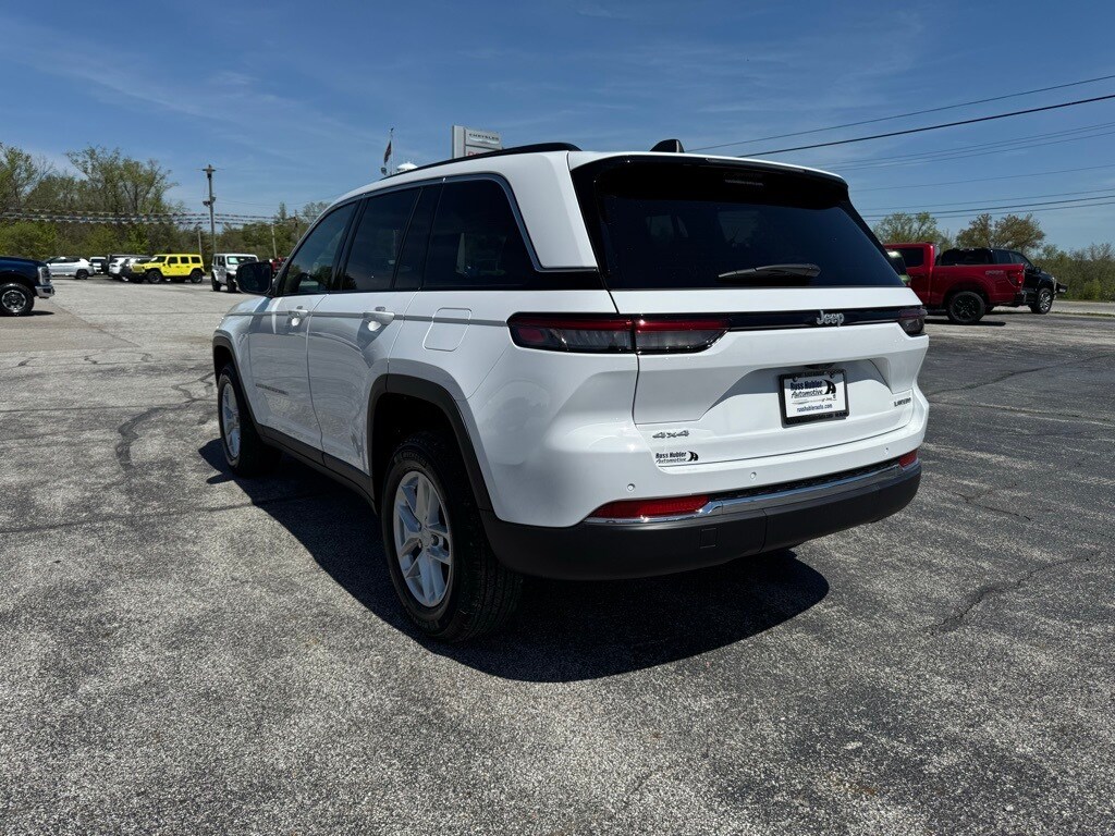 2025 Jeep Grand Cherokee Laredo photo 3