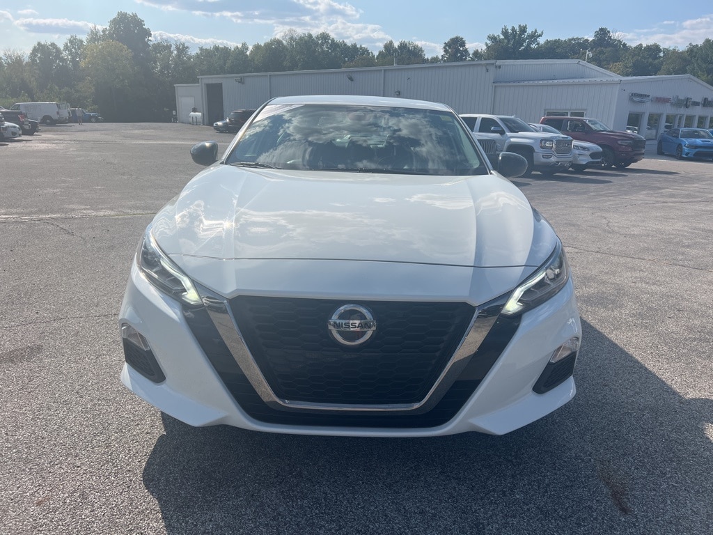 Used 2022 Nissan Altima SR with VIN 1N4BL4CV0NN384067 for sale in North Vernon, IN