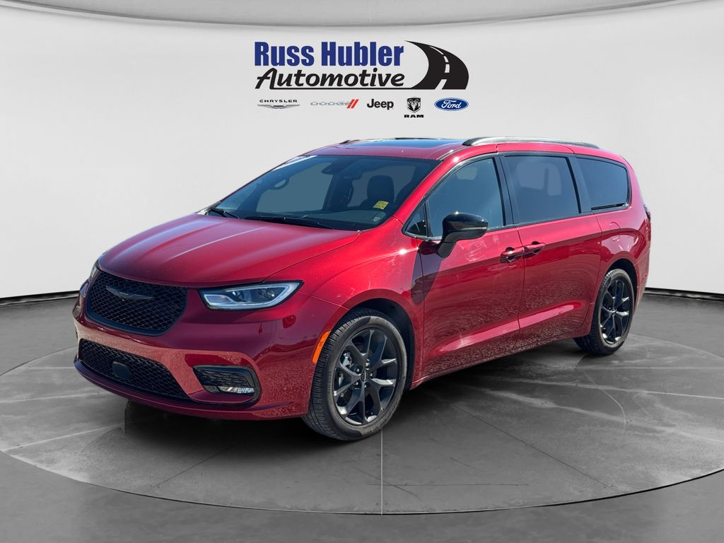 2025 Chrysler Pacifica Van Passenger Van 