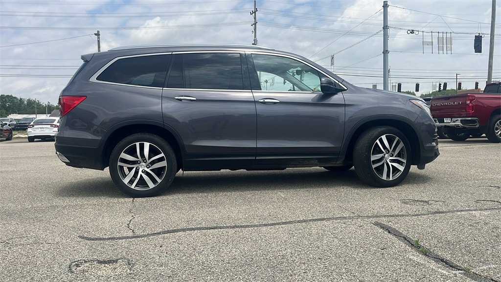 Used 2018 Honda Pilot Elite with VIN 5FNYF6H04JB037757 for sale in New Castle, IN
