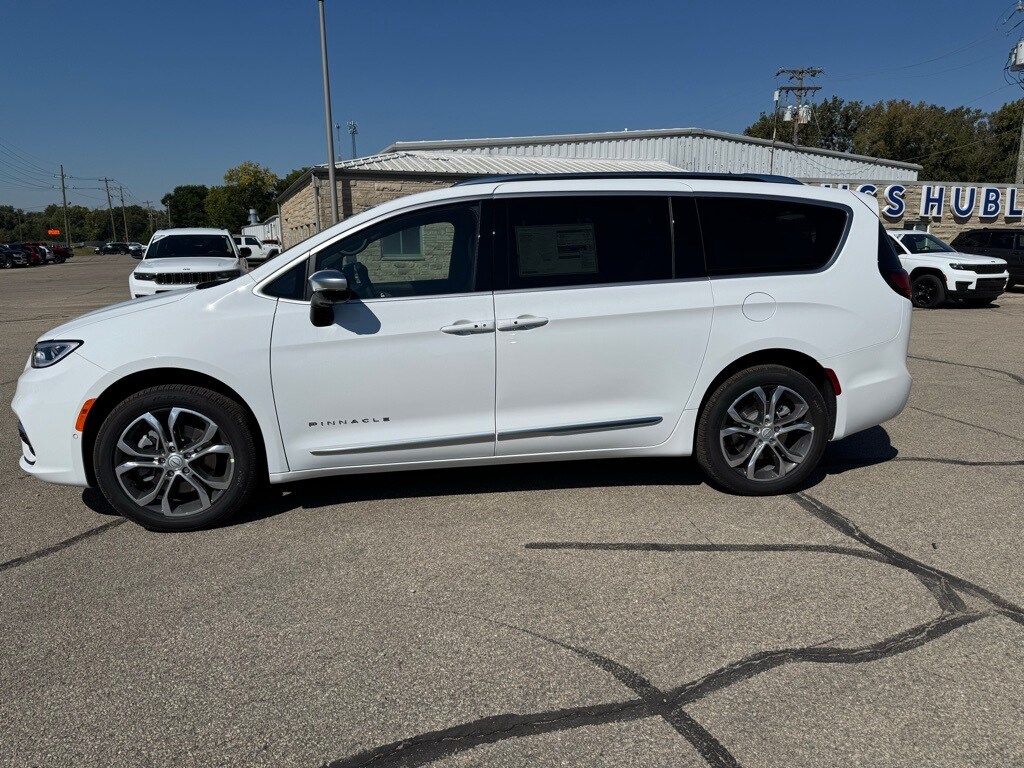 2026 Chrysler Pacifica Pinnacle photo 2