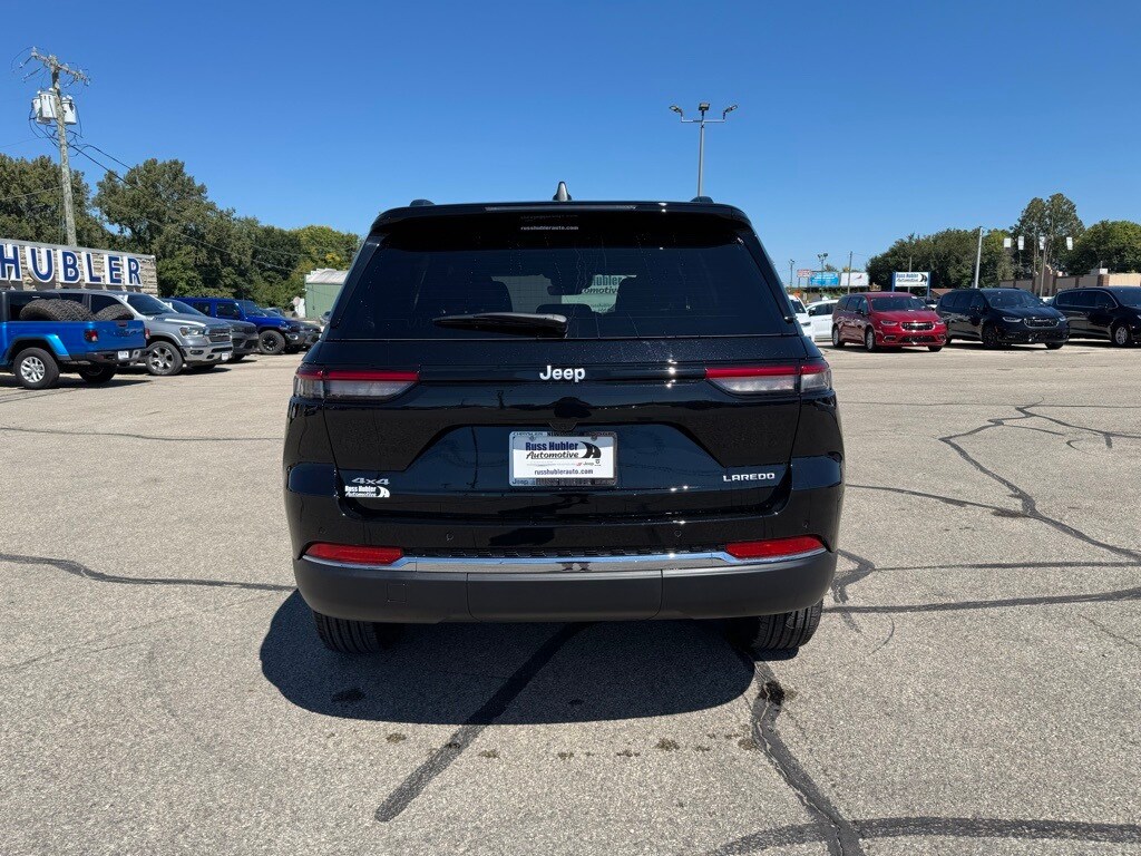 2025 Jeep Grand Cherokee Laredo photo 2