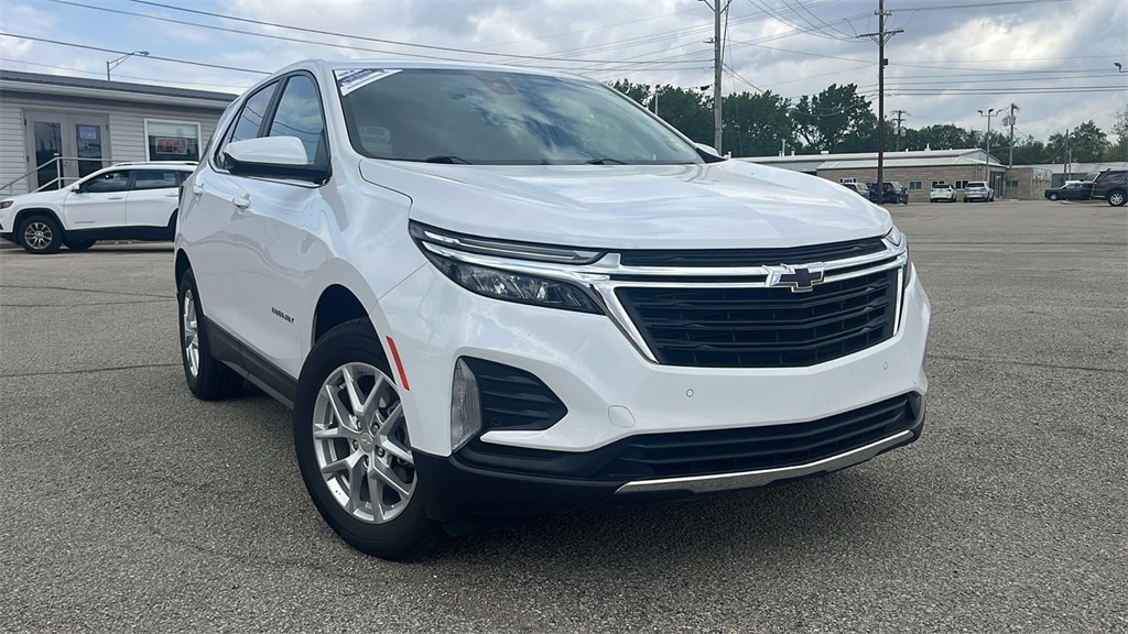 Used 2022 Chevrolet Equinox LT with VIN 3GNAXKEV2NL238577 for sale in New Castle, IN