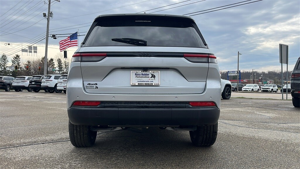 2025 Jeep Grand Cherokee Summit Reserve photo 4