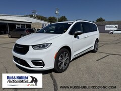 2026 Chrysler Pacifica PINNACLE AWD Passenger Van